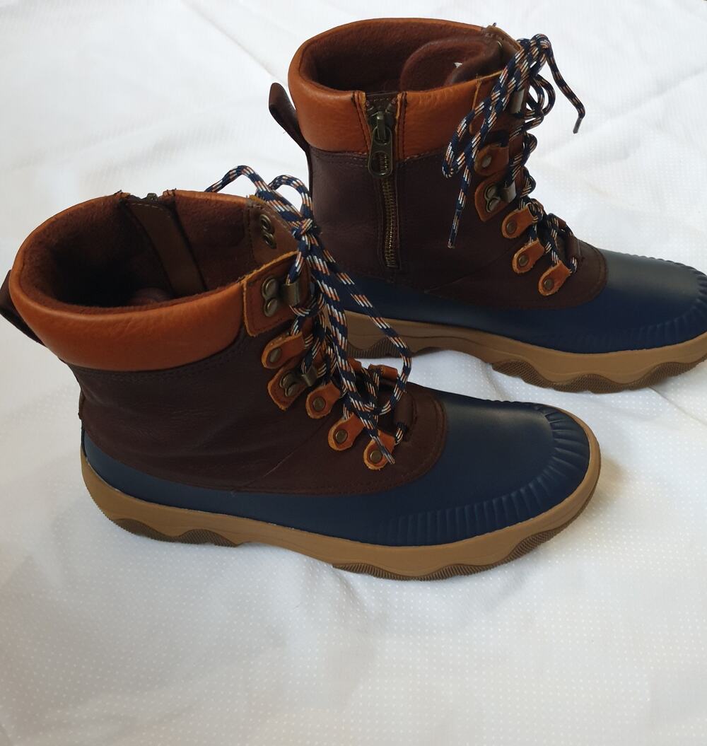 Sperry Acadia Waterproof Leather Duck Boots Womens Size 9.5 Navy Brown NWOT